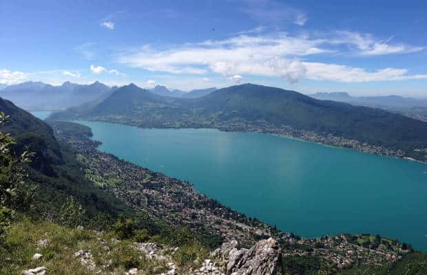 Data Lake (Lac de données) : Analogie avec le lac d’Annecy